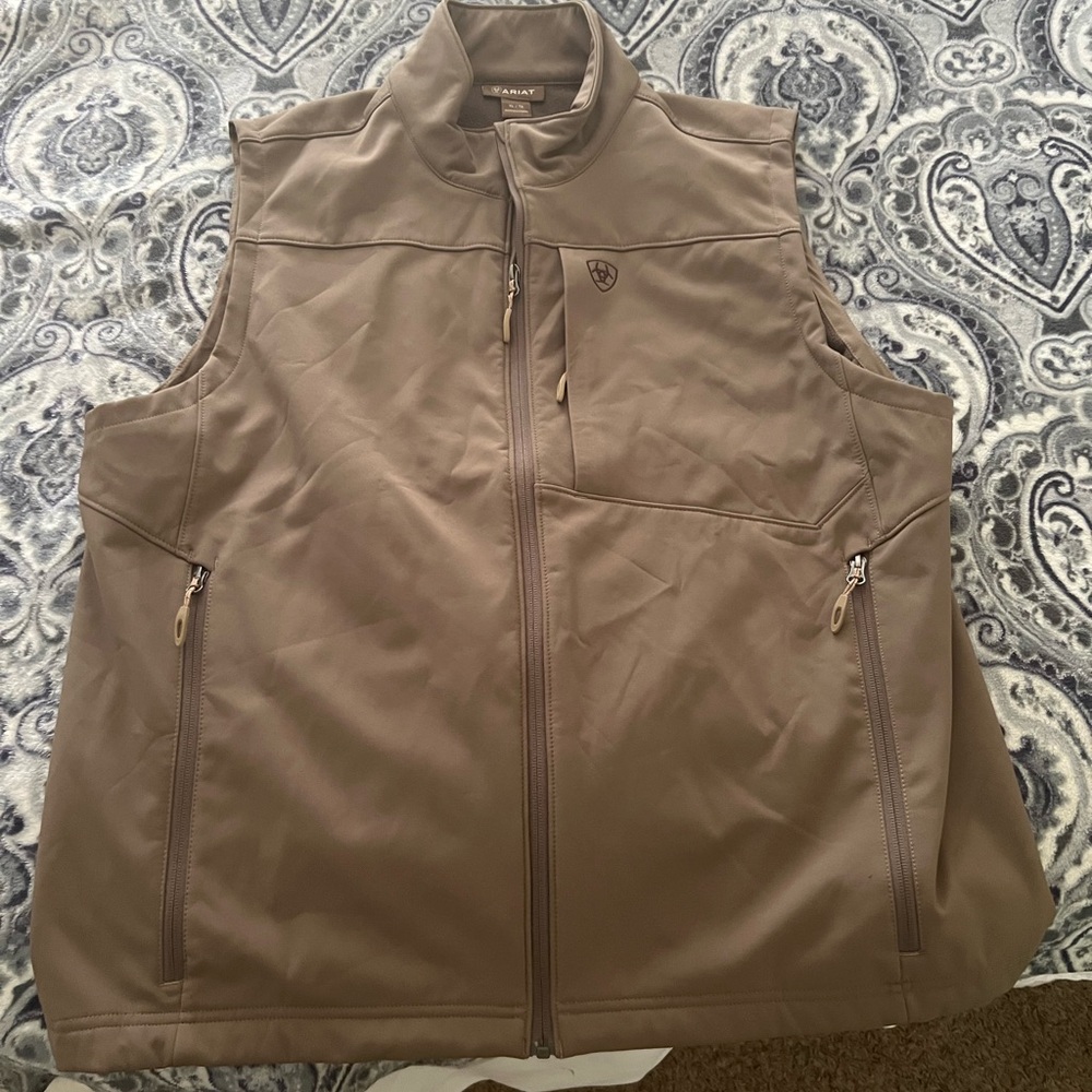 Ariat Men's Brown Vest with Zippered Pockets